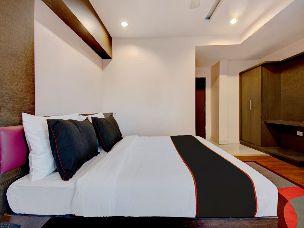 The Grand Continent by OYO Rooms