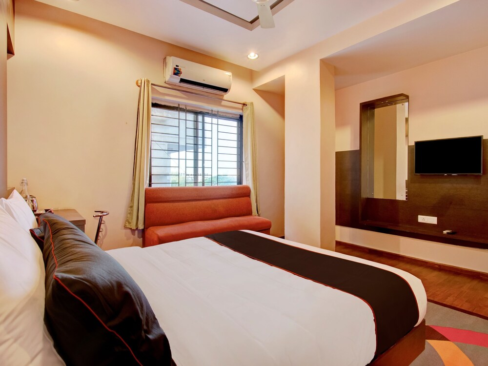 The Grand Continent by OYO Rooms