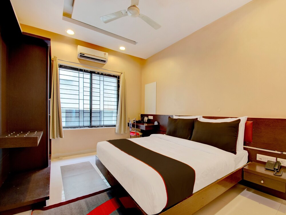 The Grand Continent by OYO Rooms