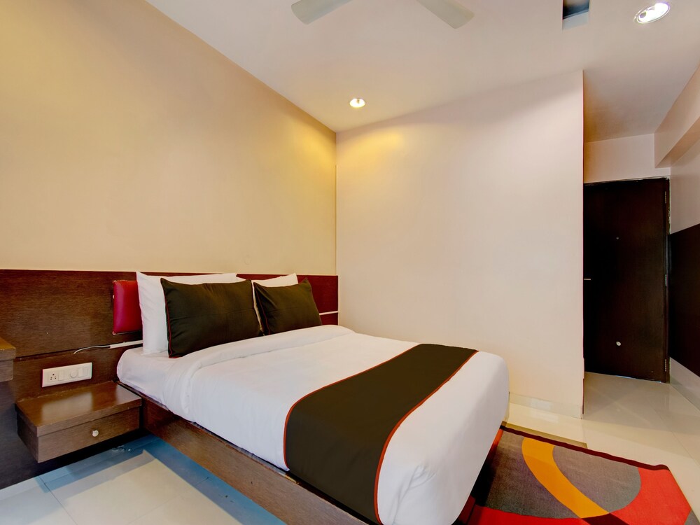 The Grand Continent by OYO Rooms