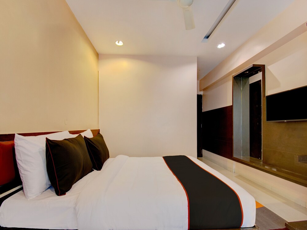 The Grand Continent by OYO Rooms