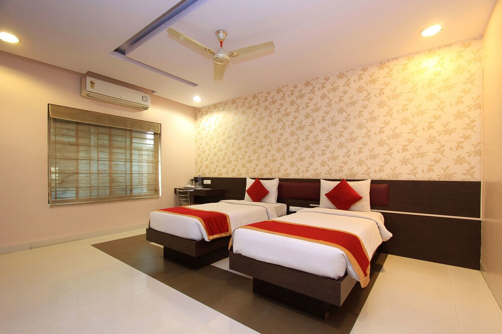 The Grand Continent by OYO Rooms