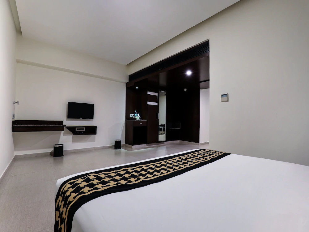 Grand Premier Suites By OYO Rooms