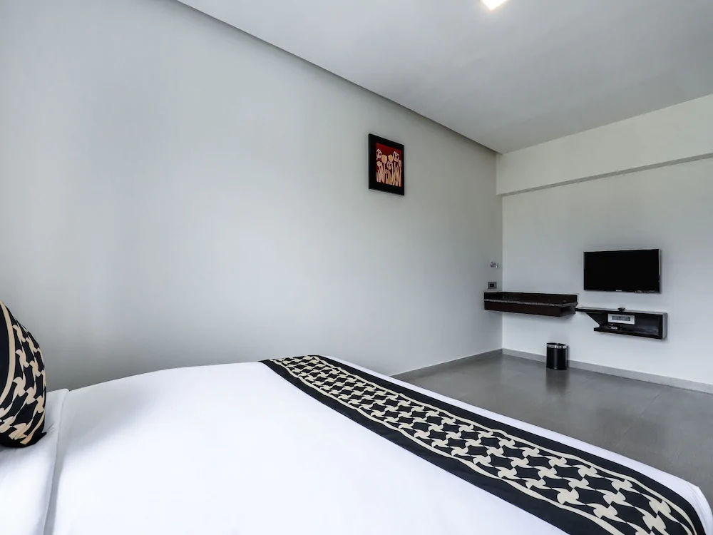 Grand Premier Suites By OYO Rooms