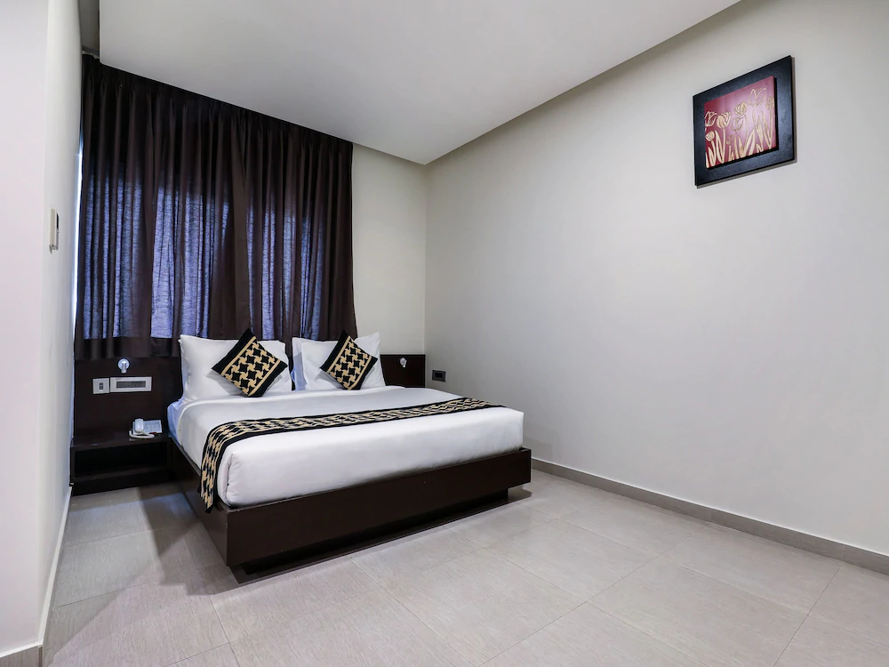 Grand Premier Suites By OYO Rooms