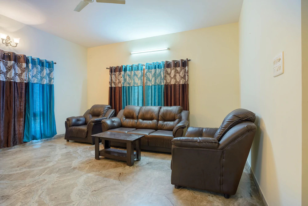 Green Suits By OYO Rooms