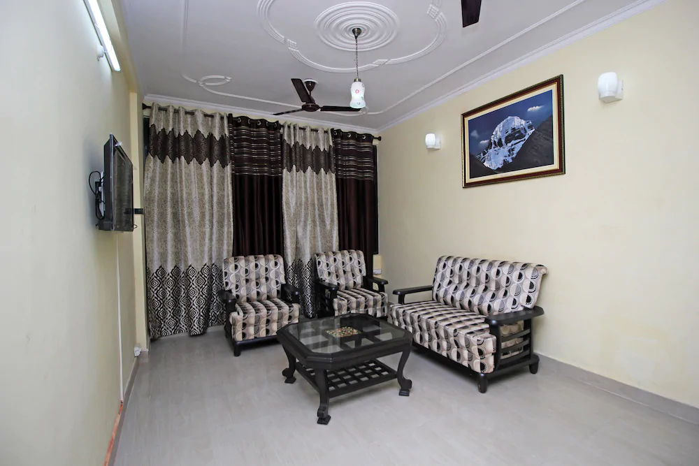 Green Suits By OYO Rooms