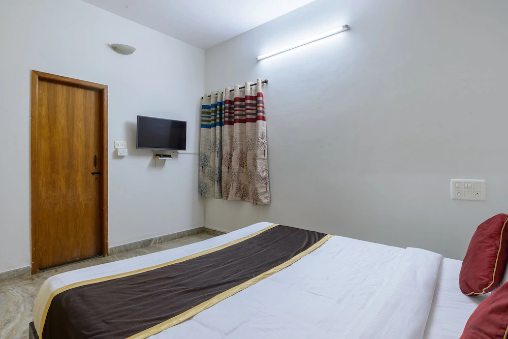 Green Suits By OYO Rooms