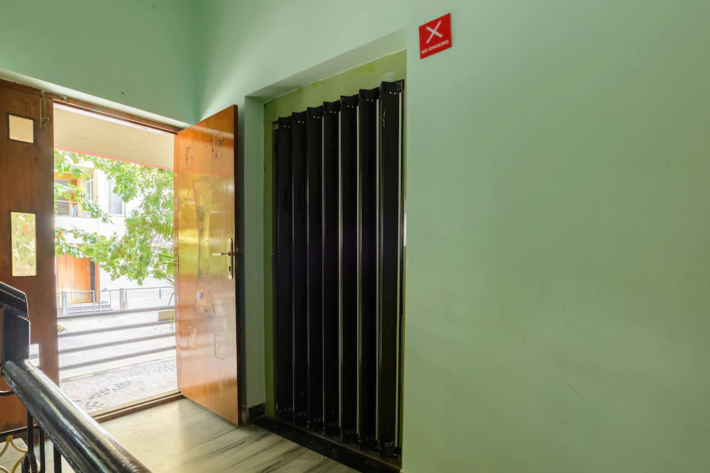 Green Suits By OYO Rooms