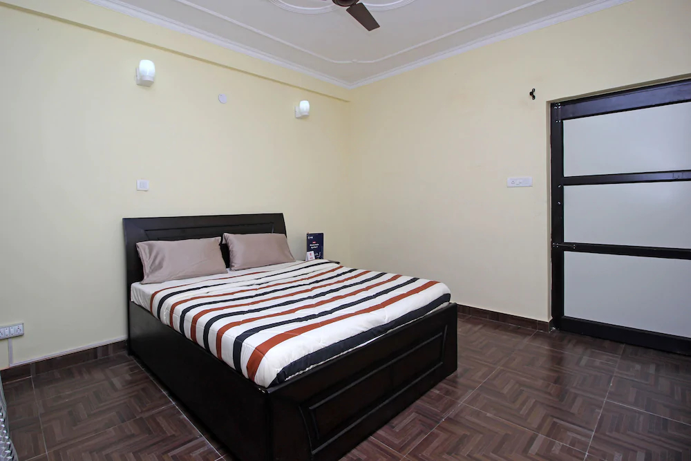 Green Suits By OYO Rooms
