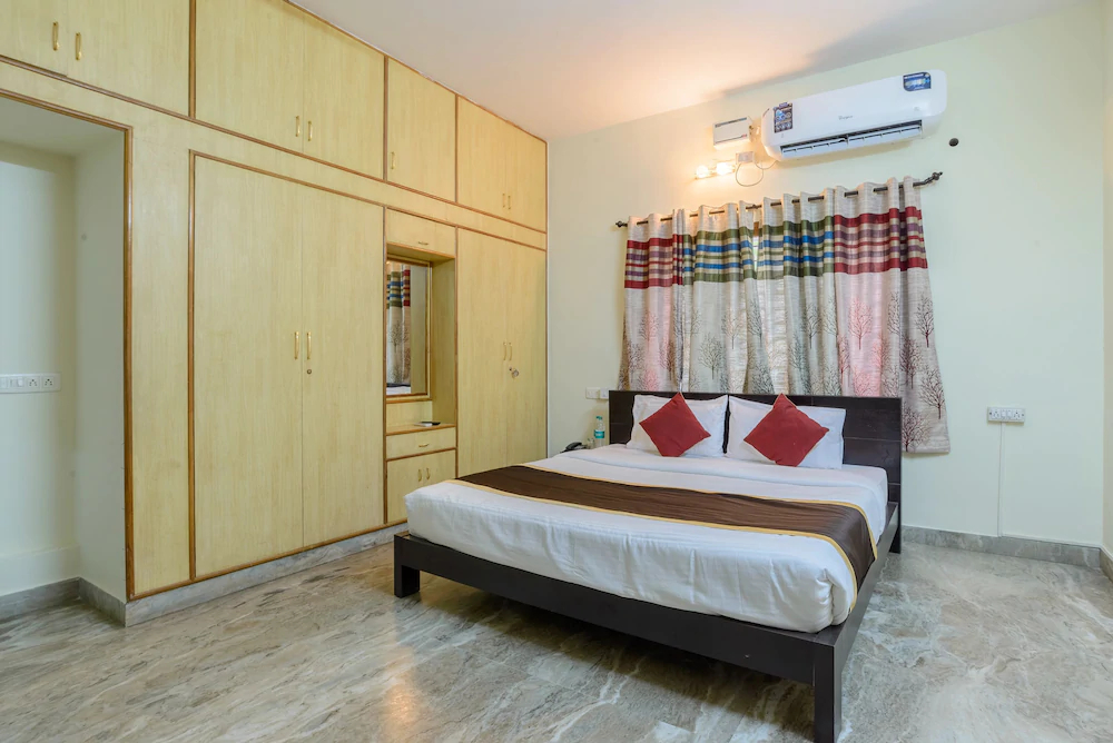 Green Suits By OYO Rooms