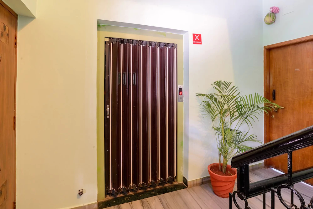 Green Suits By OYO Rooms