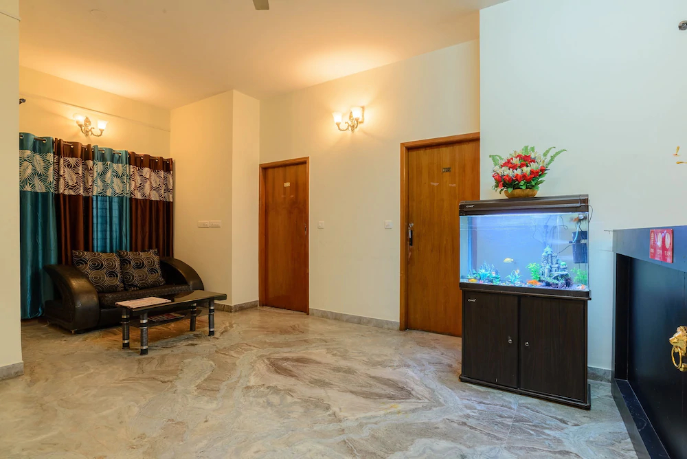 Green Suits By OYO Rooms