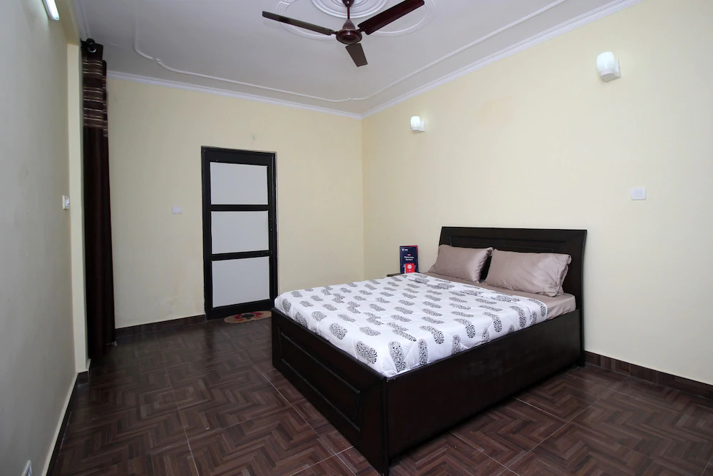 Green Suits By OYO Rooms