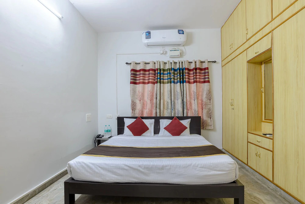 Green Suits By OYO Rooms