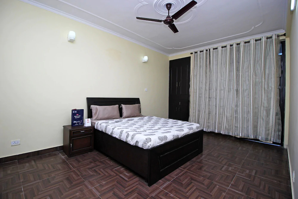 Green Suits By OYO Rooms