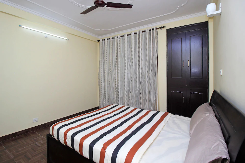 Green Suits By OYO Rooms