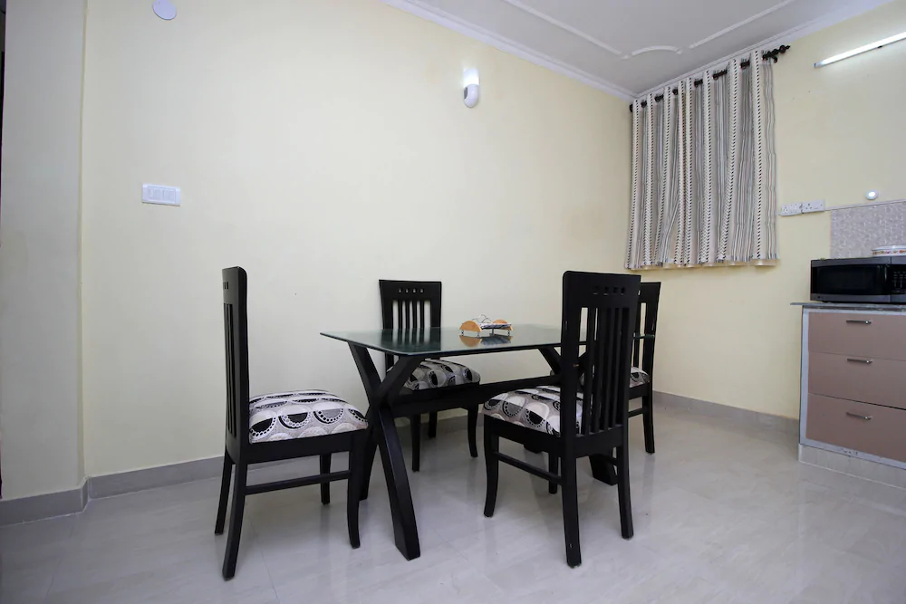 Green Suits By OYO Rooms