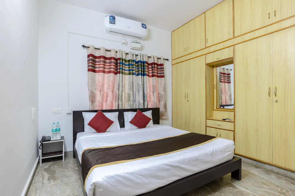 Green Suits By OYO Rooms
