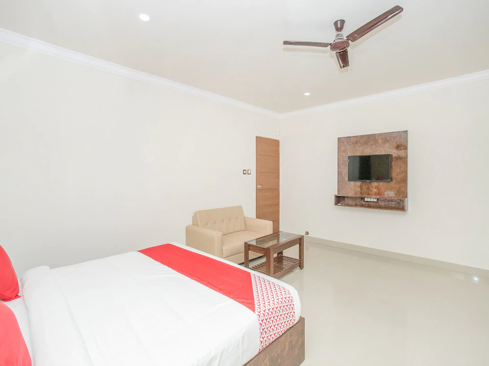 High Street by OYO Rooms