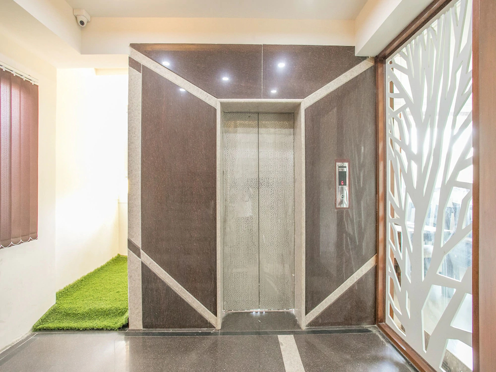 High Street by OYO Rooms