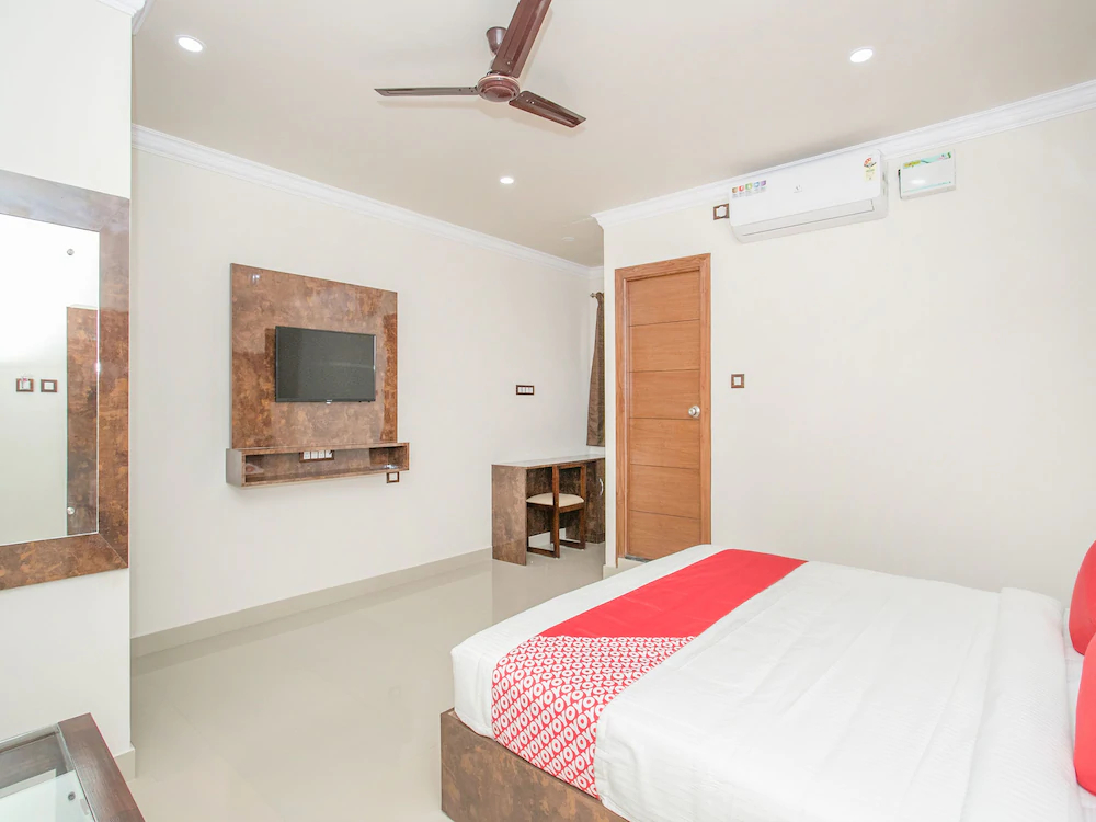 High Street by OYO Rooms