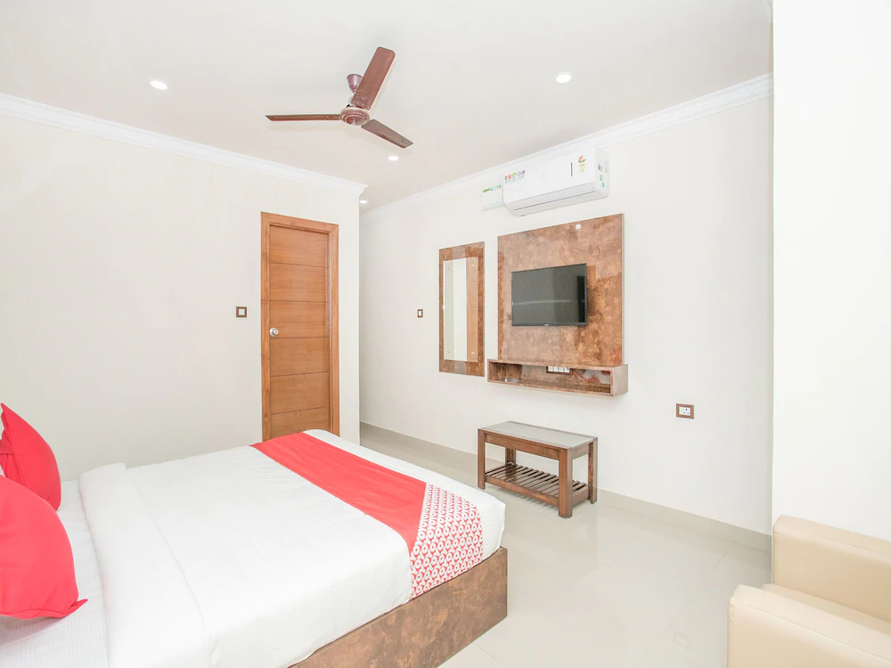 High Street by OYO Rooms