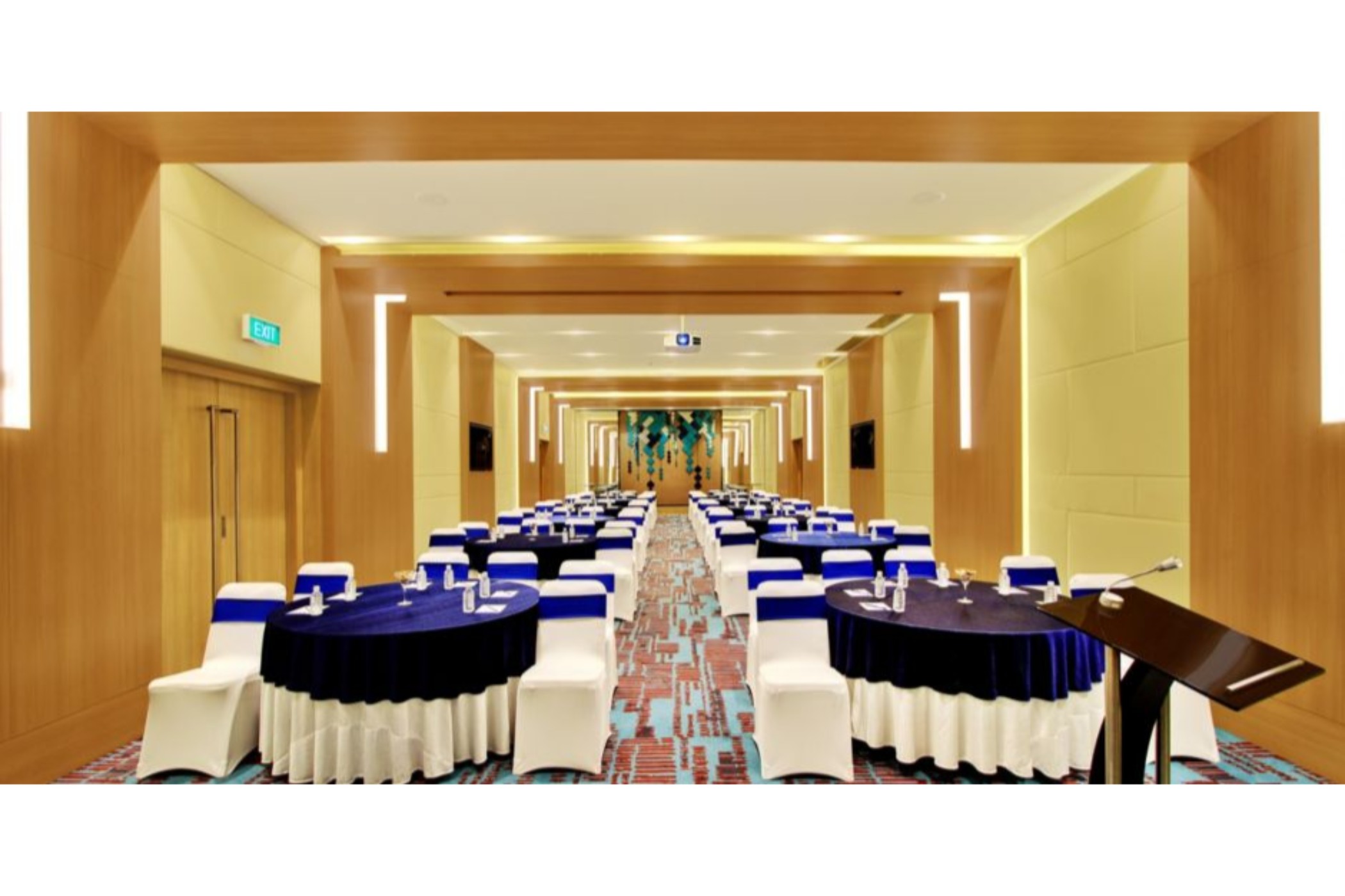 Holiday Inn Express & Suites Bengaluru Racecourse