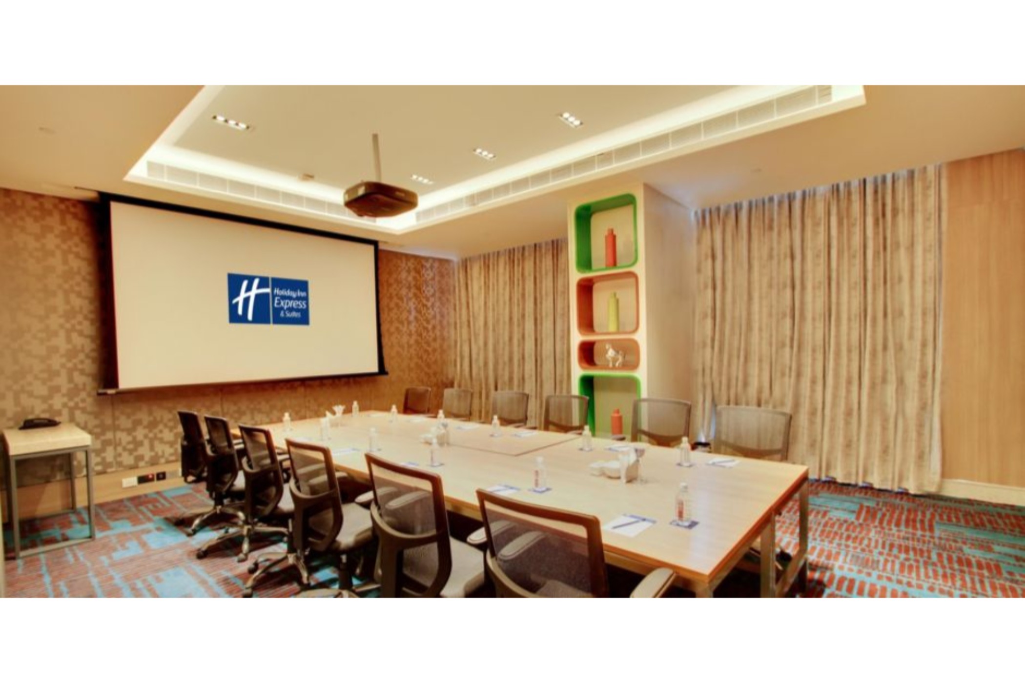 Holiday Inn Express & Suites Bengaluru Racecourse