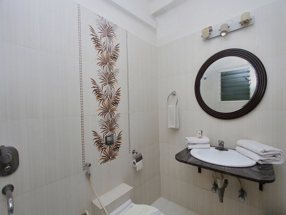 Hotel Amshi International Inn by OYO Rooms