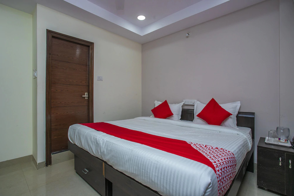 Hotel Amster Inn By OYO Rooms