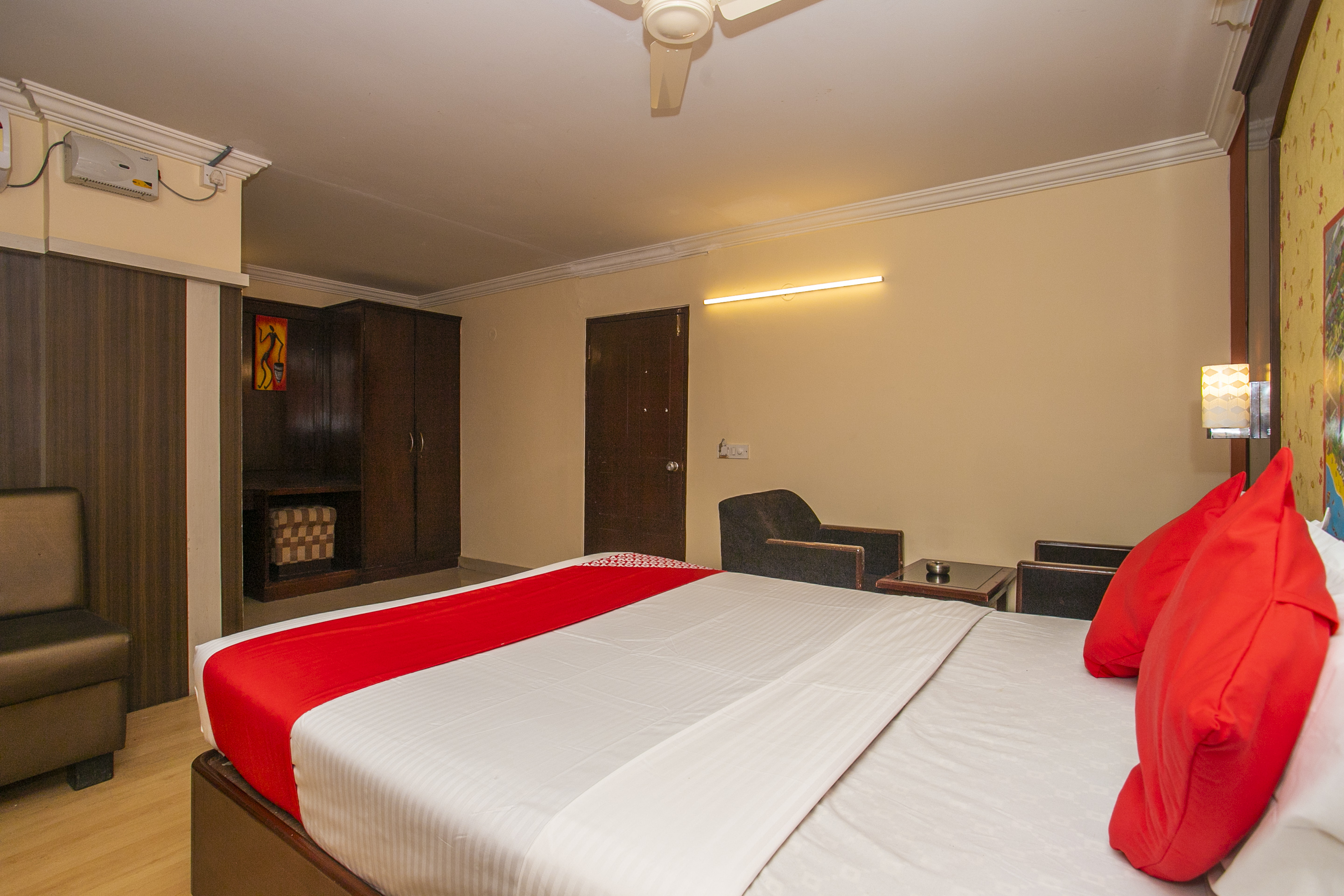 Capital O 19227 Hotel Classic Comfort