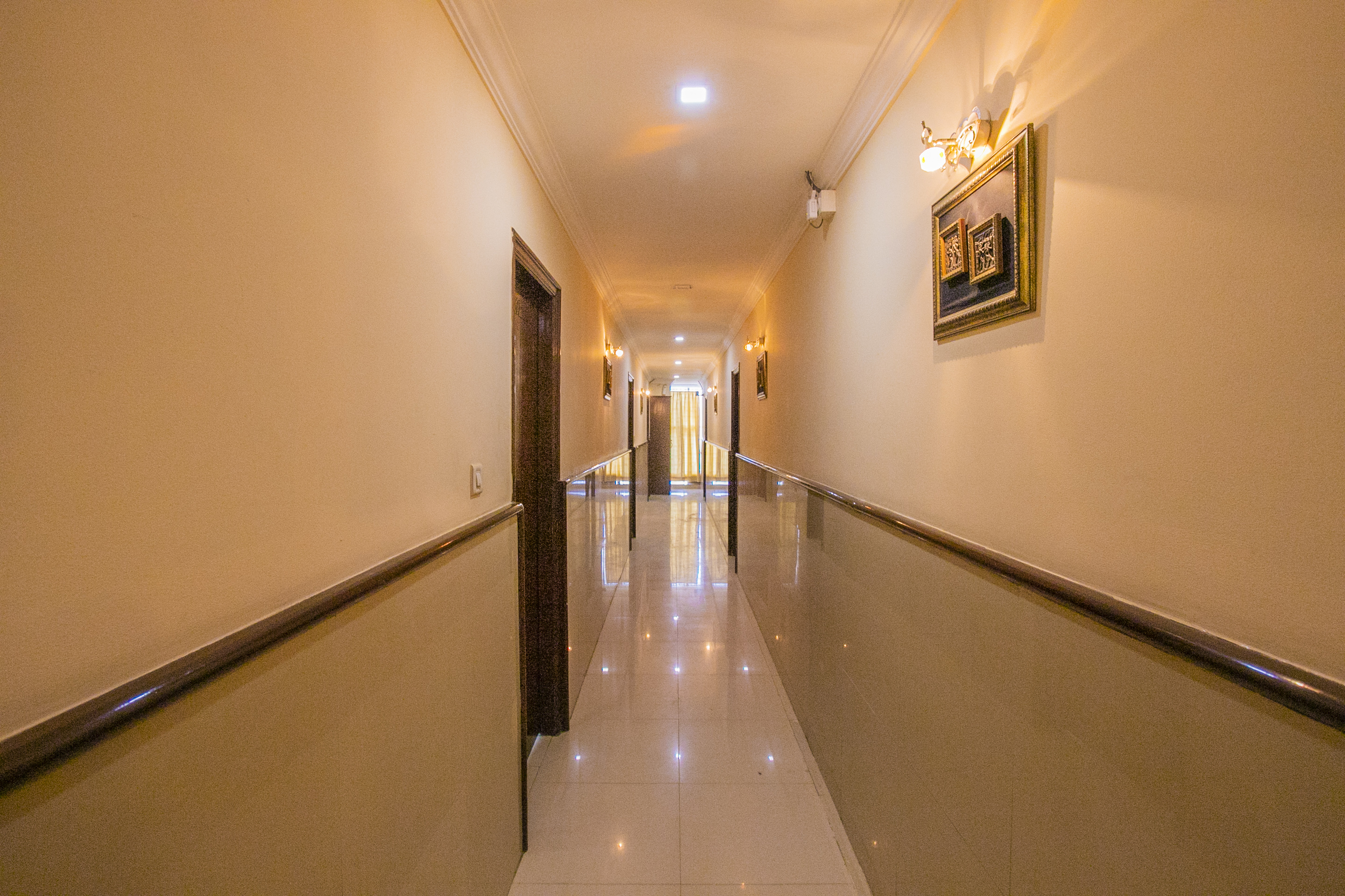 Capital O 19227 Hotel Classic Comfort