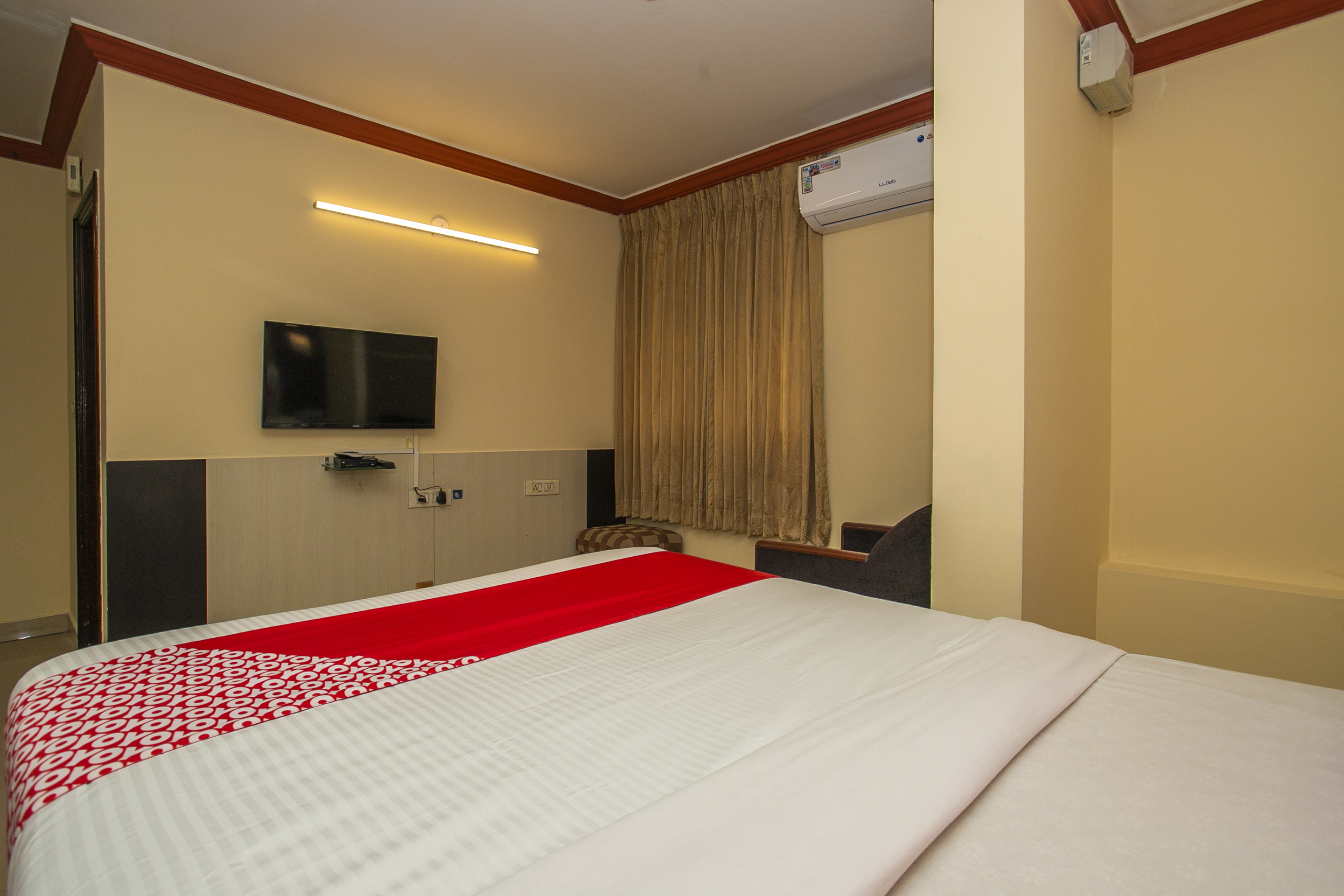 Capital O 19227 Hotel Classic Comfort