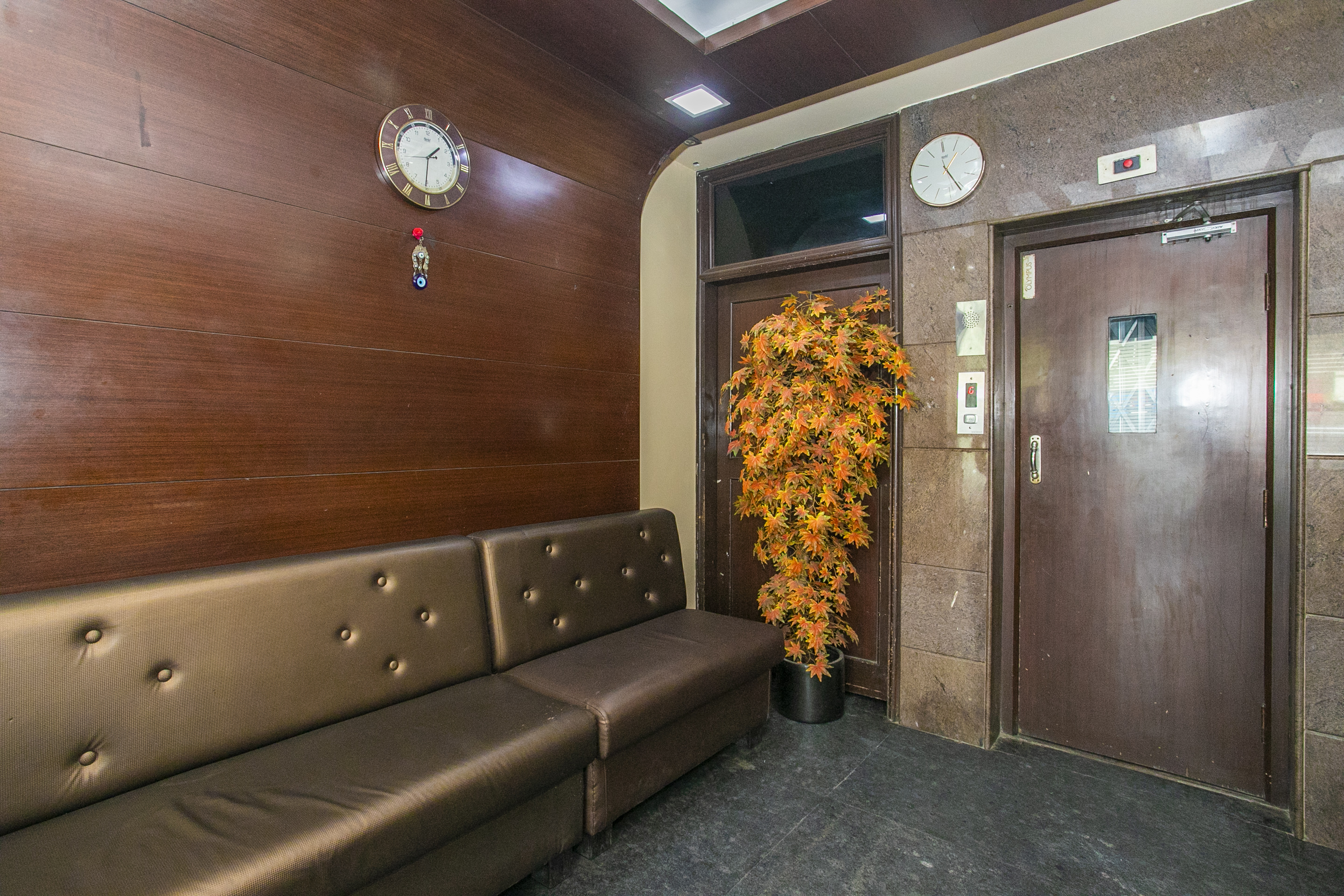 Capital O 19227 Hotel Classic Comfort