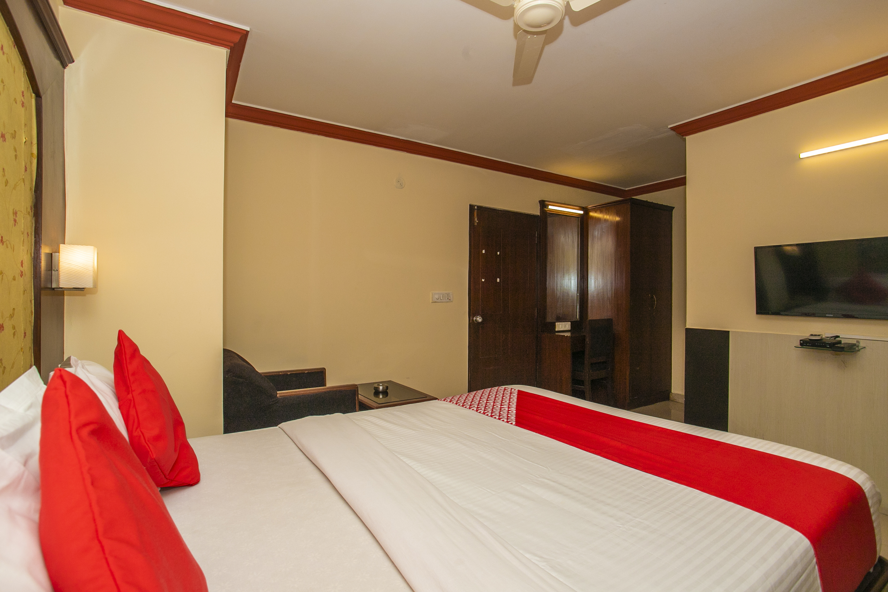 Capital O 19227 Hotel Classic Comfort