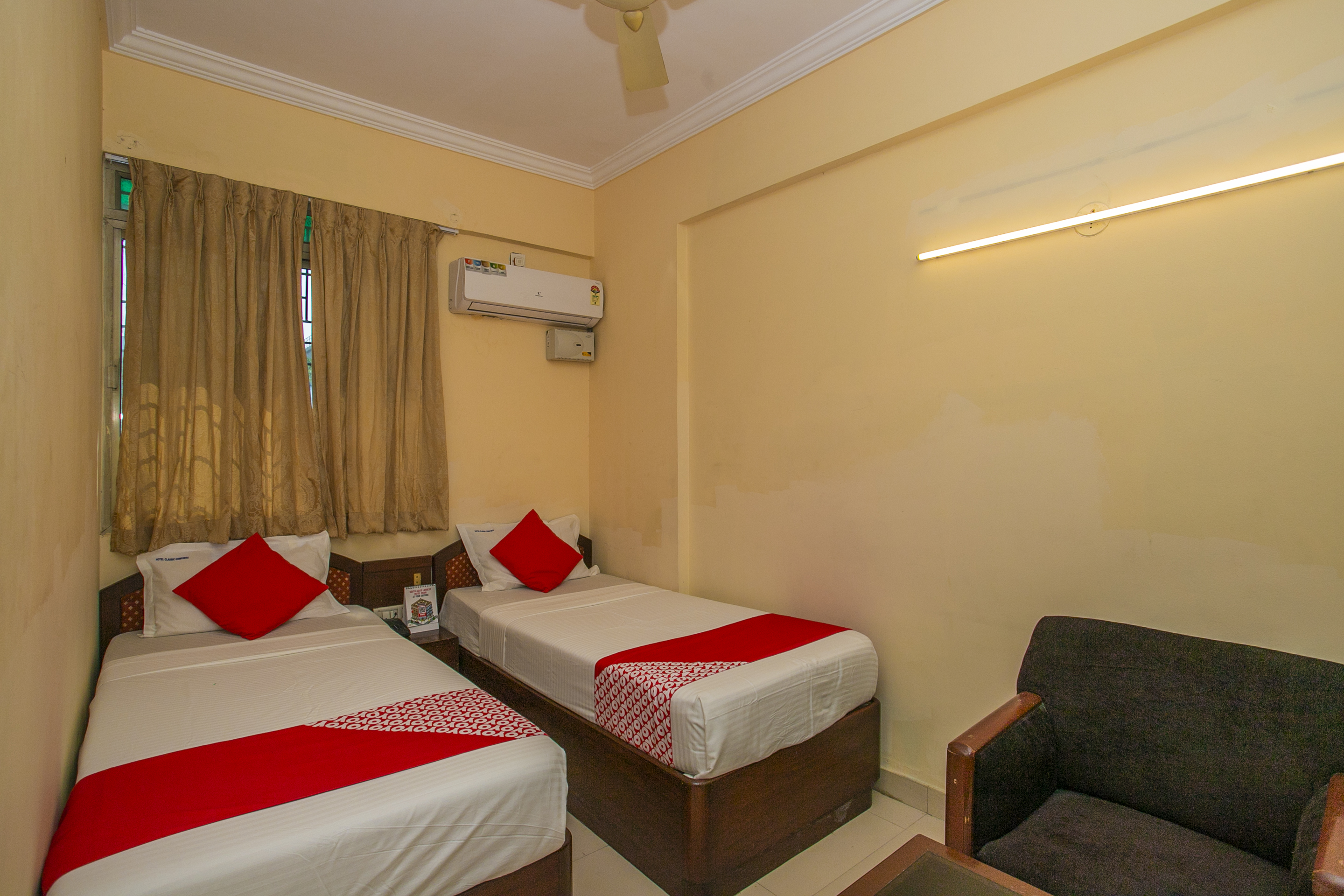 Capital O 19227 Hotel Classic Comfort