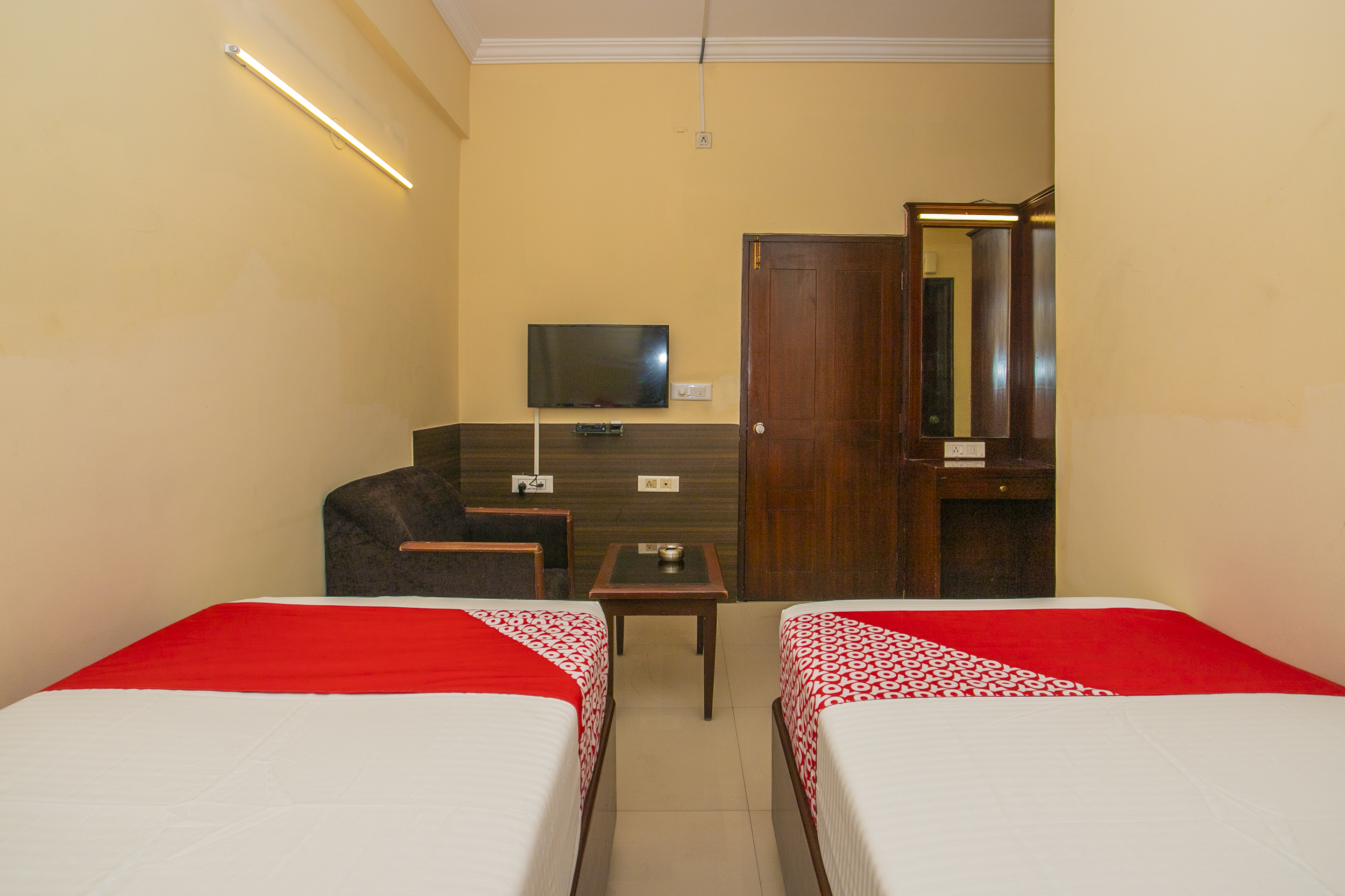 Capital O 19227 Hotel Classic Comfort