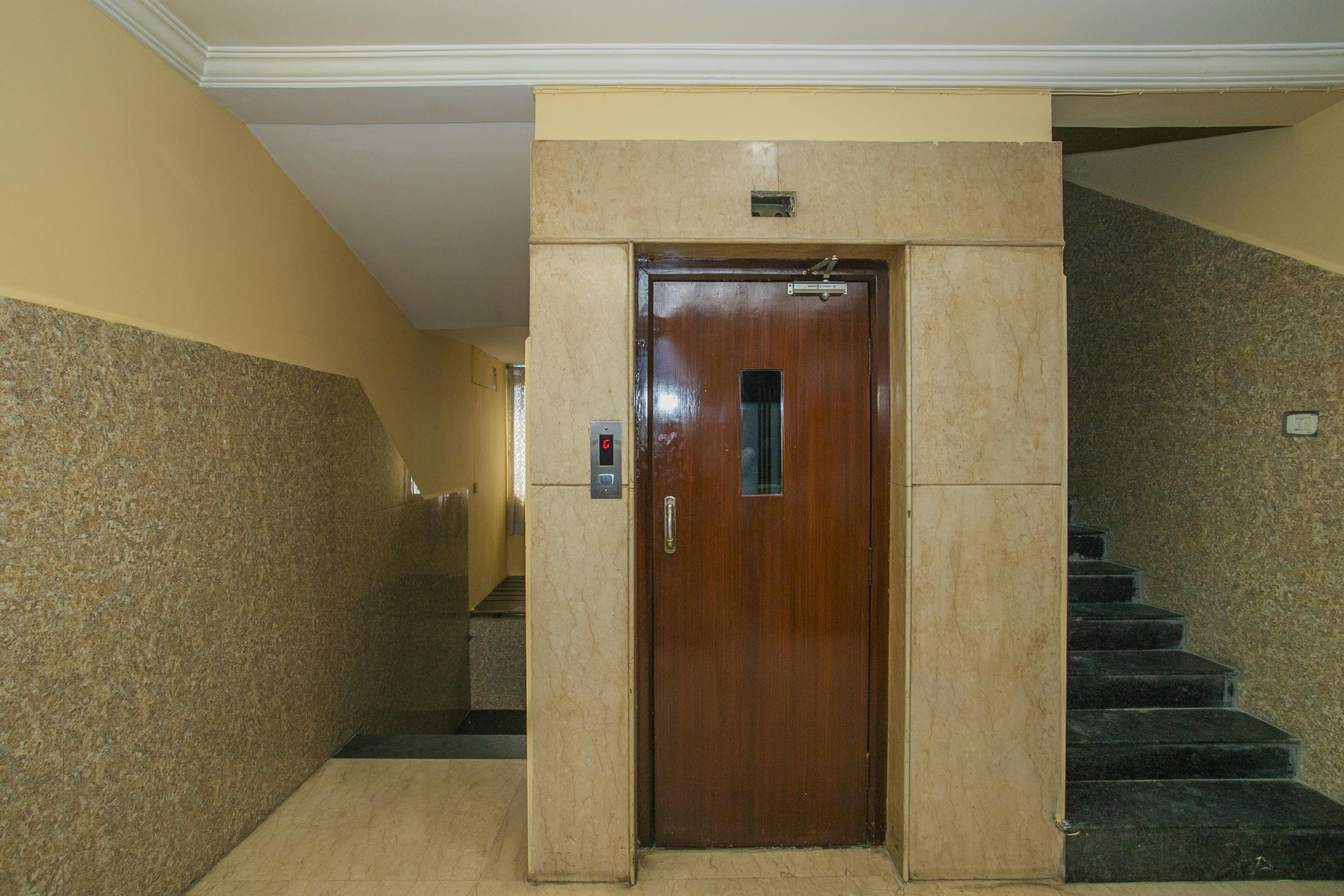 Capital O 19227 Hotel Classic Comfort