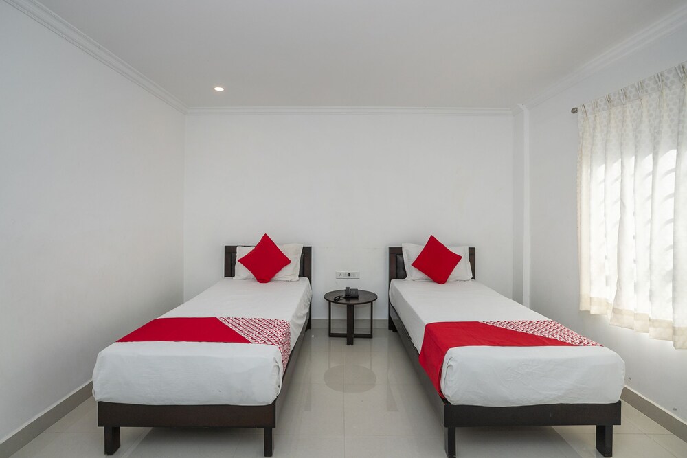 Hotel Cosmopolitan By OYO Rooms