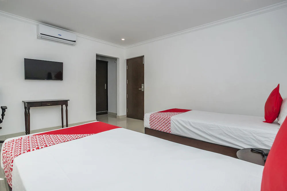 Hotel Cosmopolitan By OYO Rooms