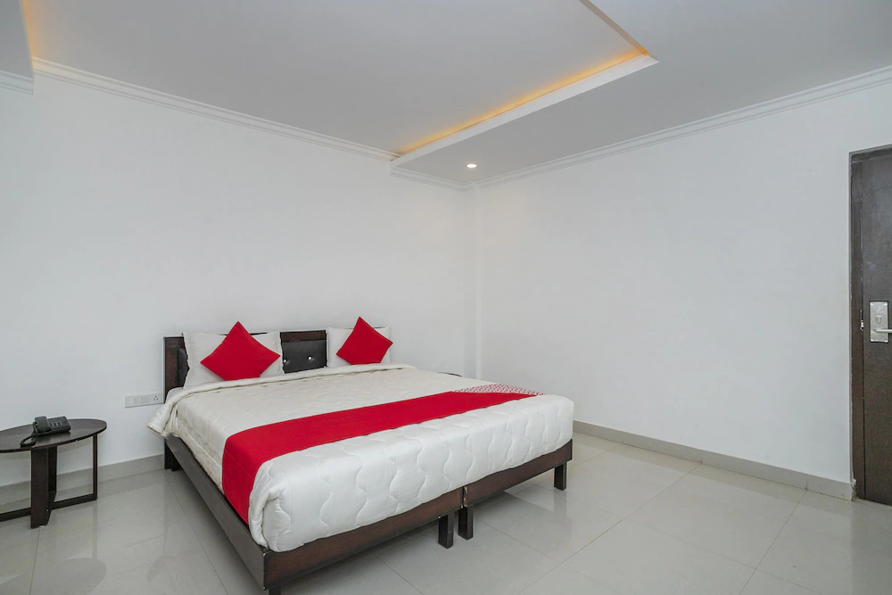 Hotel Cosmopolitan By OYO Rooms