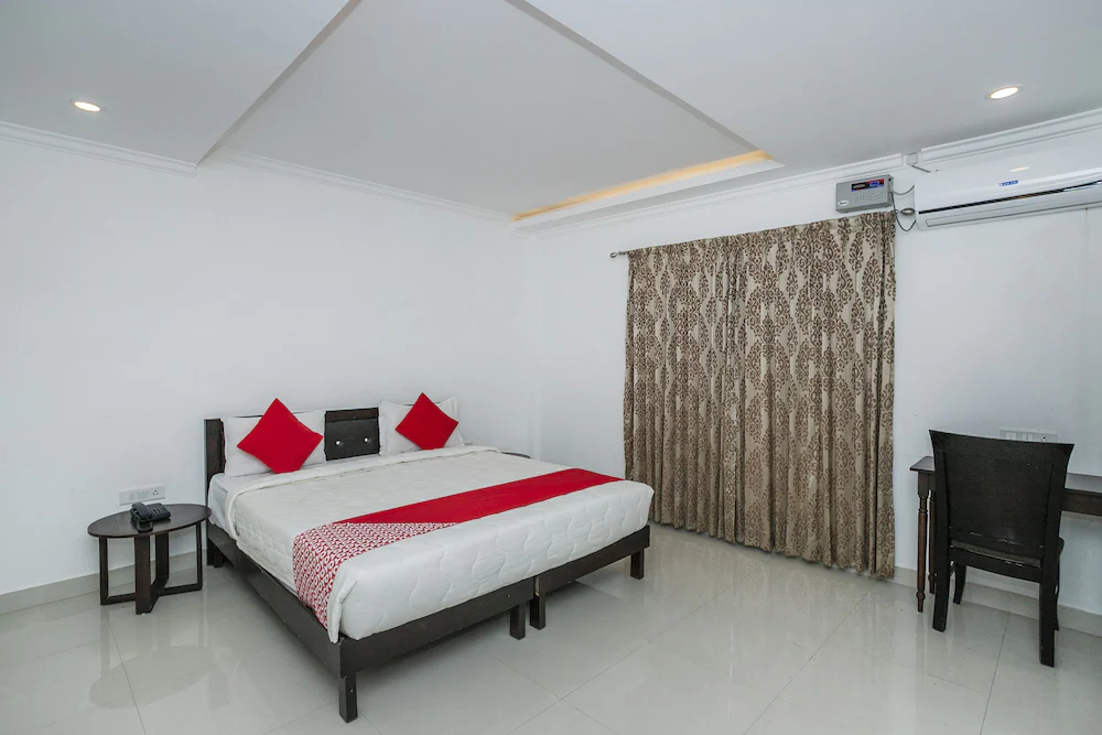 Hotel Cosmopolitan By OYO Rooms