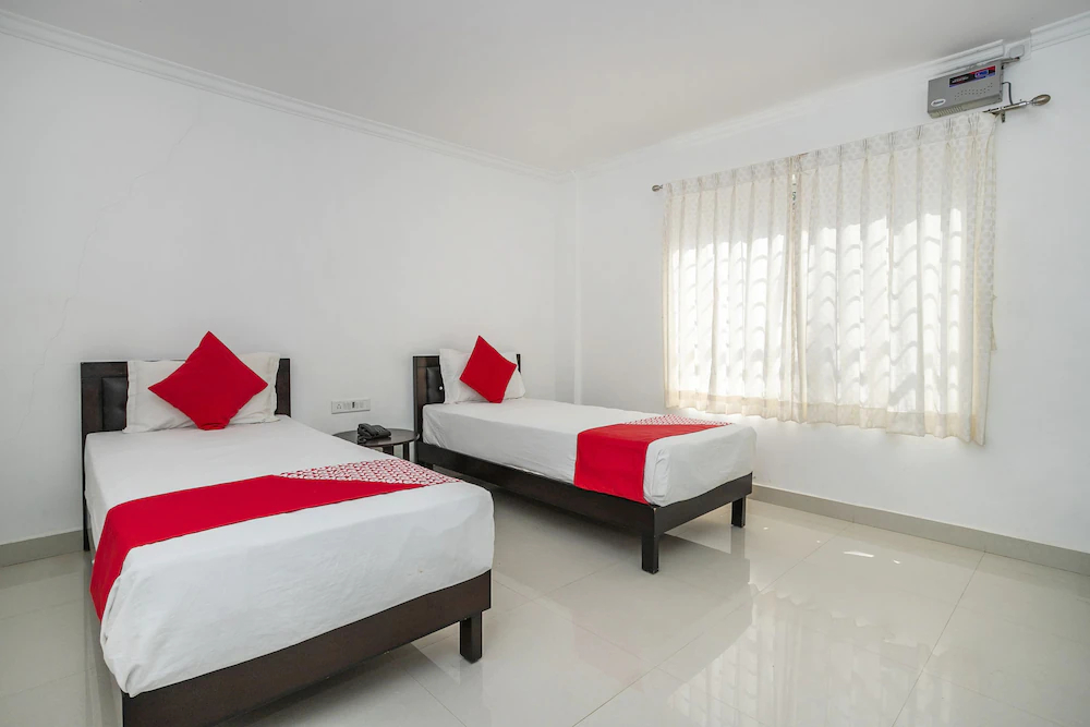 Hotel Cosmopolitan By OYO Rooms