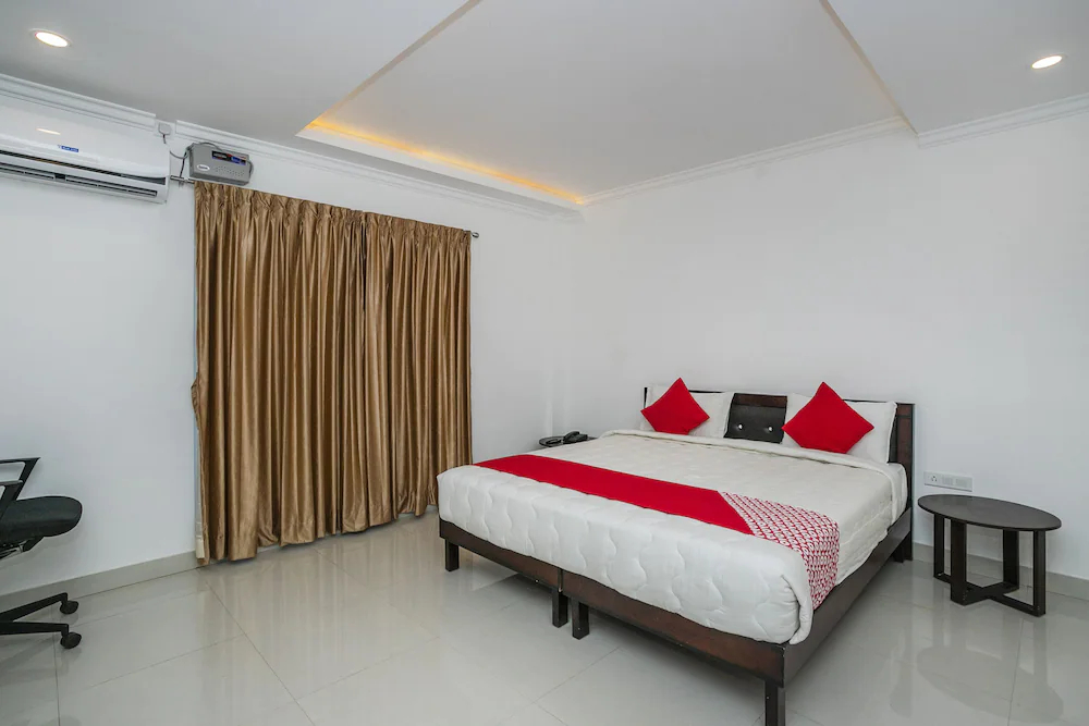 Hotel Cosmopolitan By OYO Rooms