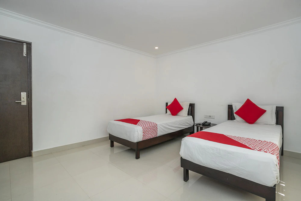 Hotel Cosmopolitan By OYO Rooms