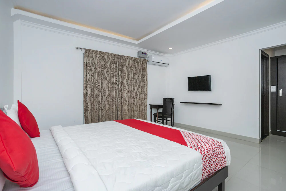 Hotel Cosmopolitan By OYO Rooms