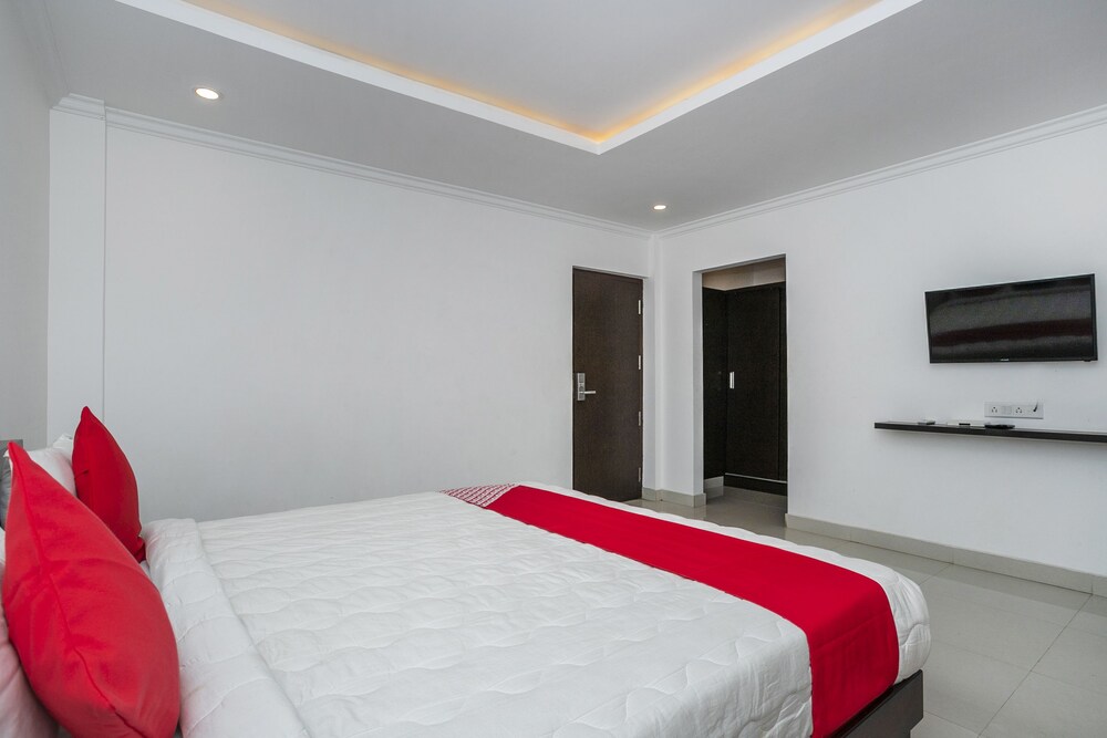 Hotel Cosmopolitan By OYO Rooms