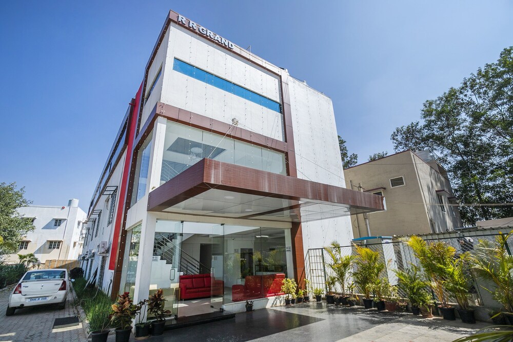 Hotel Cosmopolitan By OYO Rooms