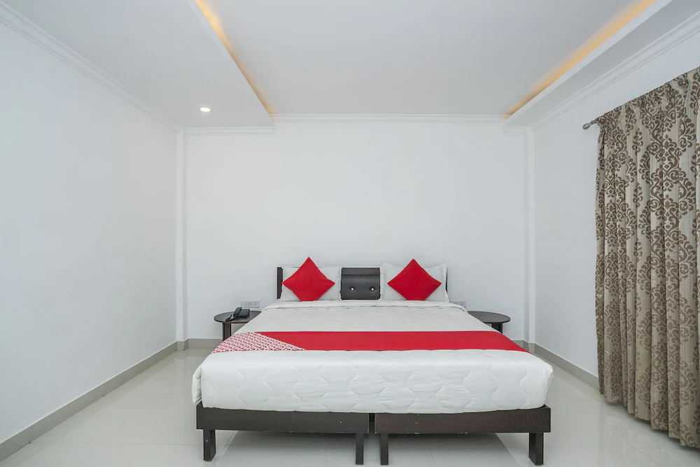 Hotel Cosmopolitan By OYO Rooms